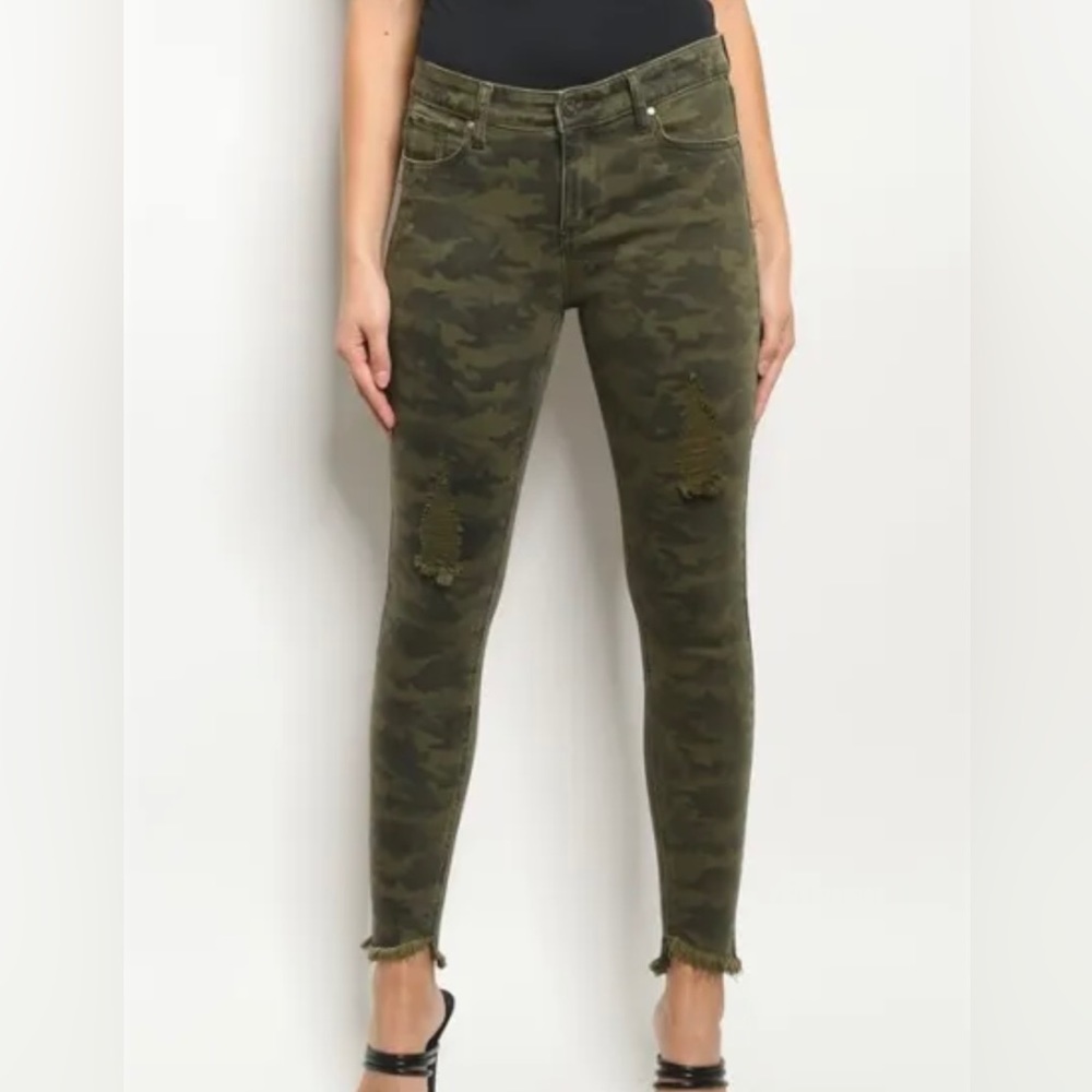Wishlist Camouflage Distressed Denim Skinny Jeans Size Large Raw Hem - Picture 4 of 6